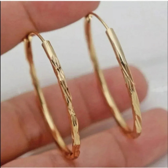 NEW 18K Gold Large Hoop Earrings Gold Textured Hoops - Picture 3 of 3